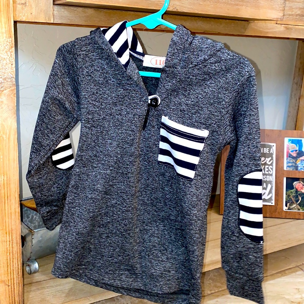 110 brand size 2T/3T soft hoodie